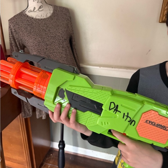 Cyclonic Green and Orange Dart Toy Action Figure Play-set Gun - Picture 3 of 9